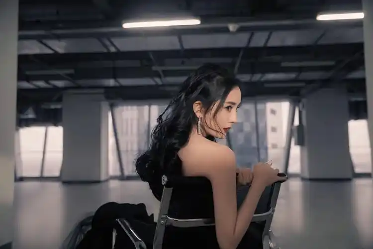 把对你的喜欢酿成酒,百里外的猫都醉了@杨幂