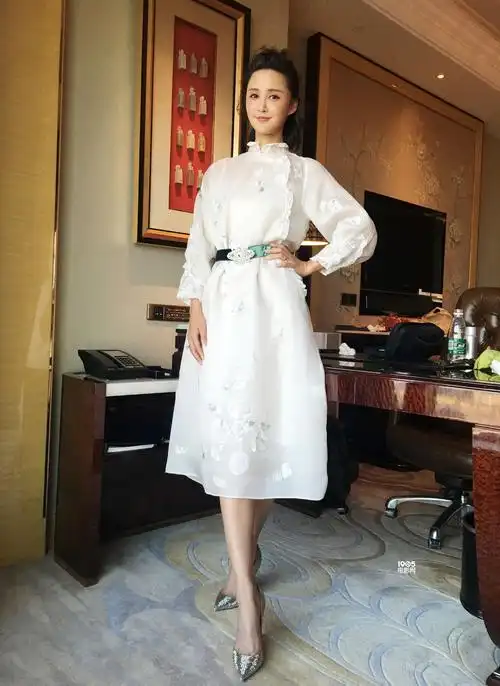 袁弘武汉摆酒宴谢亲友 张歆艺微博发期待盼白首