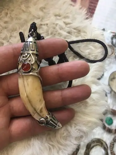 尼泊尔手工嵌铜镂空首饰盒 熊牙(老料) 尼泊尔手工挂件 藏饰星月 牦牛