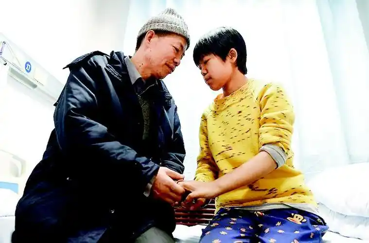 花甲老父捐肾救养女感动全城