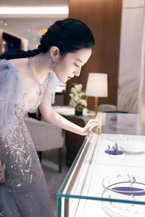 刘亦菲超话96#chaumet冠冕大使刘亦菲#【刘亦菲尚美巴黎品牌活动