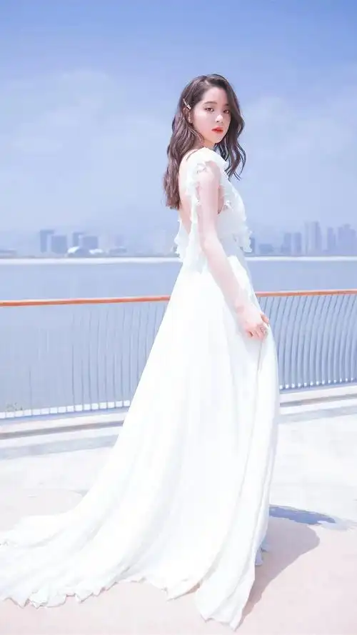 九位美女明星白色礼服系列写真 看看谁是你心目中的白衣女神|欧阳娜娜