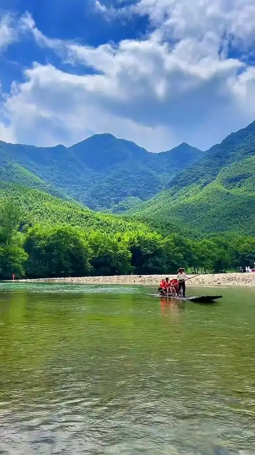 蓝天白云,绿水青山