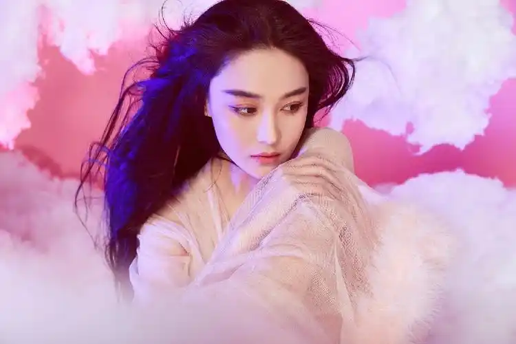 张馨予薄纱遮身变性感尤物 上演粉红诱惑