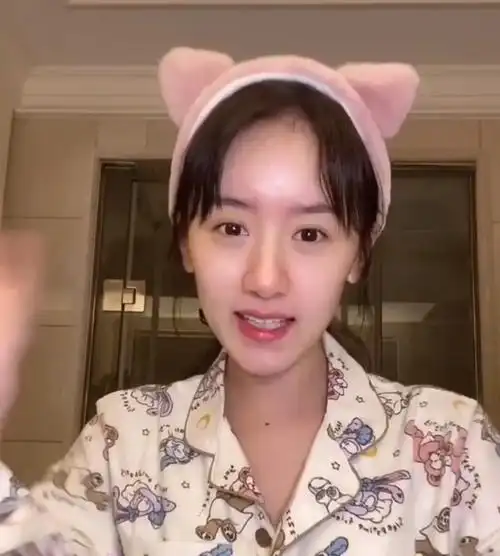 乔欣卸妆后,袁冰妍卸妆后,宋妍霏卸妆后,看到李沁:羡慕了!