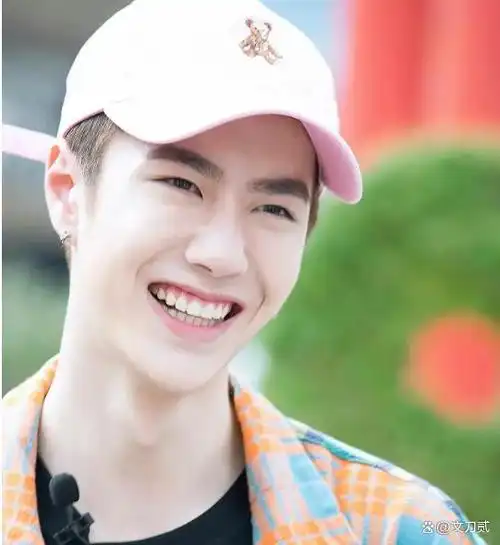 12位男演员笑容的杀伤力:杨洋真的很治愈,张翰堪称"邪门一笑"