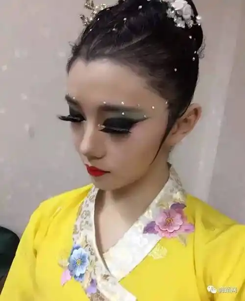 舞台妆步骤(舞台妆的正确步骤)-百科学社