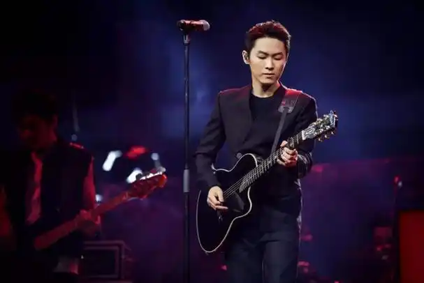 丁太升称梁博比项亚蕻更适合当黑豹主唱,对摇滚的理解以及嘶哑的声线