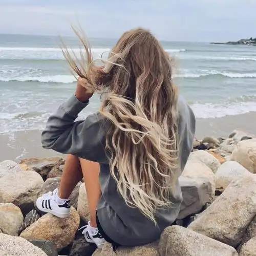 超级唯美海边背影杀手女生头像