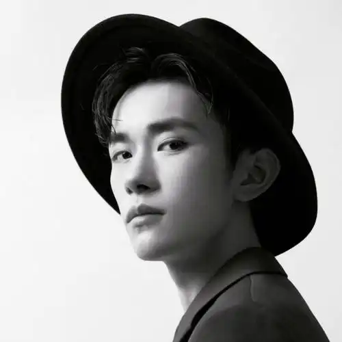 易烊千玺超帅头像超清好看的易烊千玺最新帅图头像