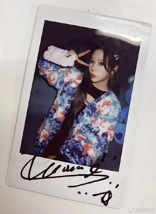 张紫宁超话叮咚~本周的#小霸宠粉日#带来的是@张紫宁的签名照参与规则