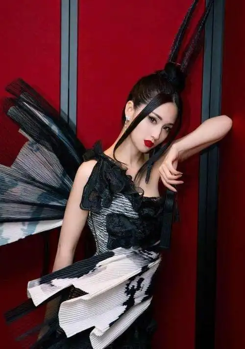 完胜范冰冰吴亦凡刘亦菲,怪不得她嚣张晒戛纳红毯全程_财经新闻_财经