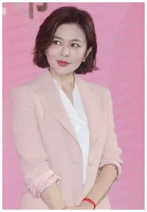 关之琳美得不像真人不上镜却更美袁咏仪赞不绝口