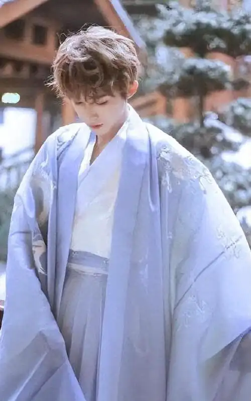 刘宇不愧是国风美少年穿上汉服仙气飘飘太帅了