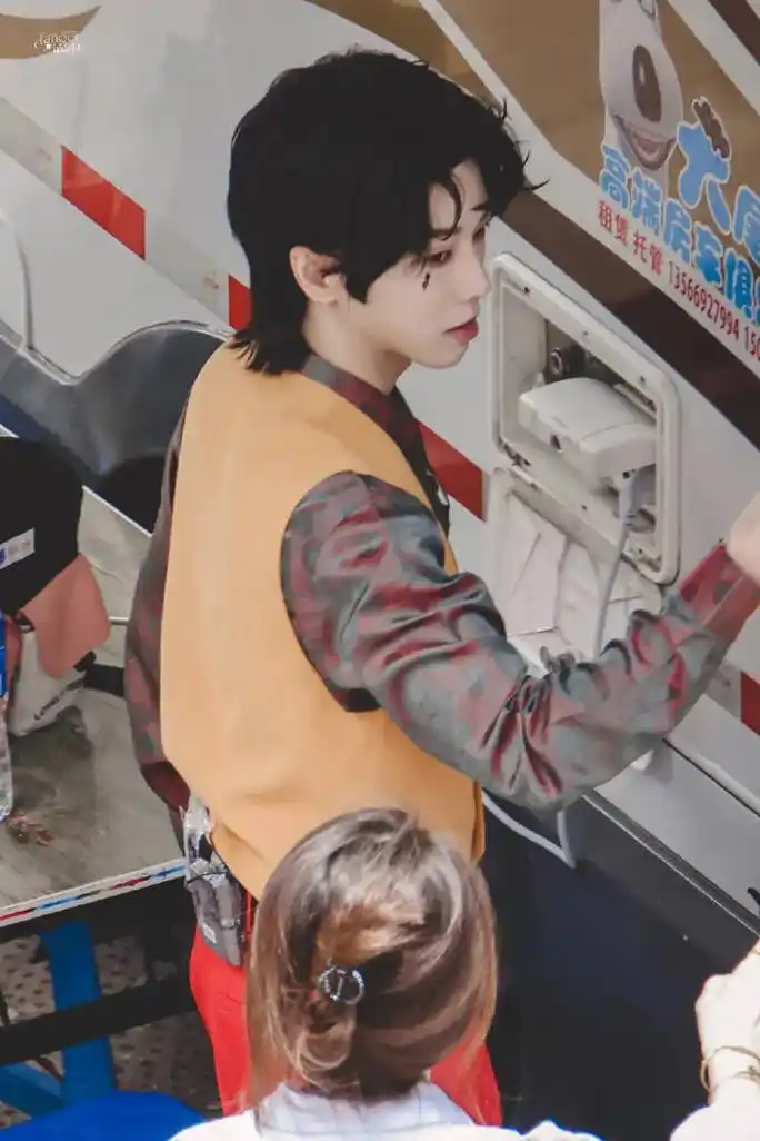 华晨宇 #治愈系笑容 #萌探探探案 #少年感 #小丑 天哪 - 抖音