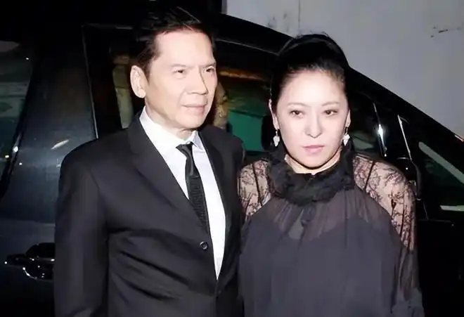 1982年陈岚握着丁佩的手大姐你主动离开吧我和华强是真爱