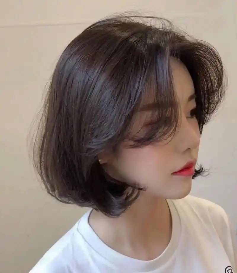 50岁女人剪头发别"跟风",今年最流行的3种短发,减龄又洋气