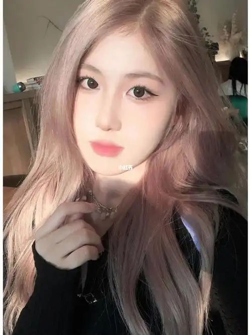 仙女发色粉色头发还是忍不住漂了头发给这位小姐姐染的这款仙女粉色系