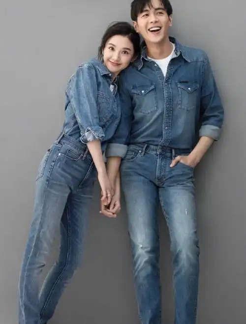 张若昀唐艺昕一起看电影#他俩真的好甜蜜,笑起来都一样活泼,甜蜜度爆