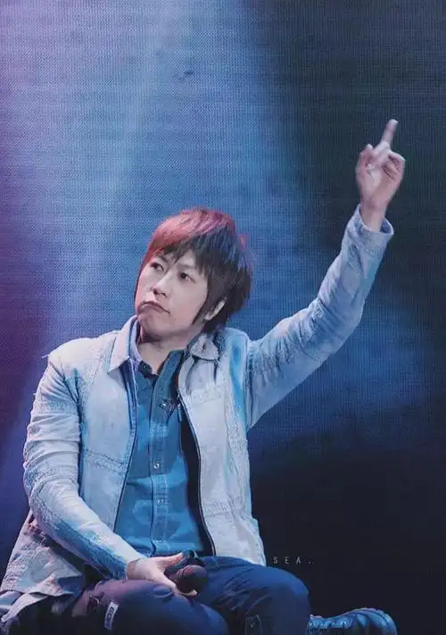 48岁五月天阿信发文庆生做好自己人生简单只字不提假唱风波