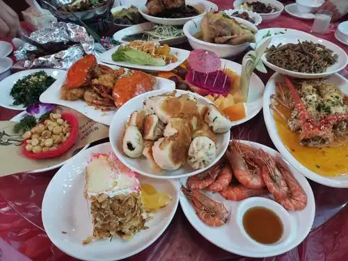 掌声久久回荡…… 乡村酒席早已玩出了新高度,菜品毋庸置疑是最新鲜的