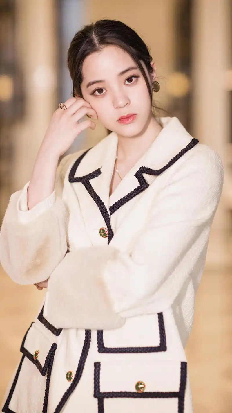 欧阳娜娜甜美写真手机壁纸,温柔甜美的小仙女,朦胧美感脱颖而出,完美