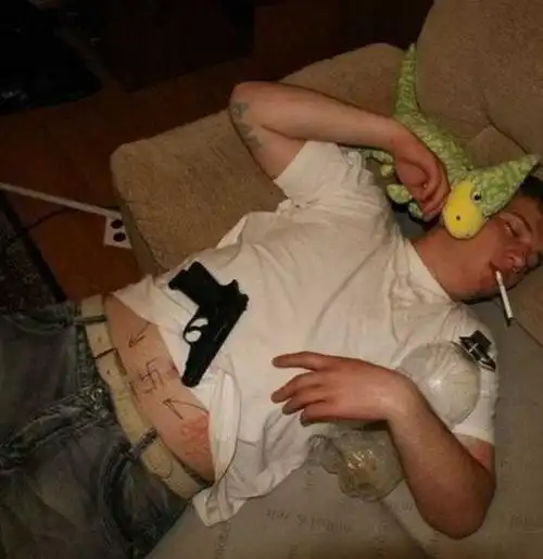 组图:疯狂无极限 实拍国外男女醉酒后囧事