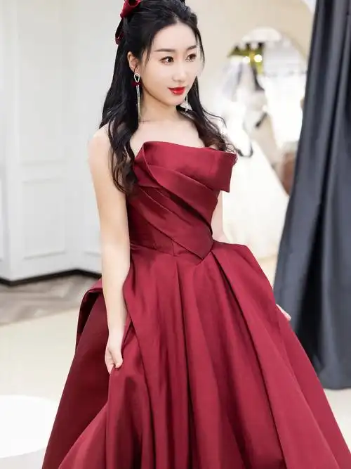 敬酒服王炸红色系礼服敬酒服造型新娘跟妆