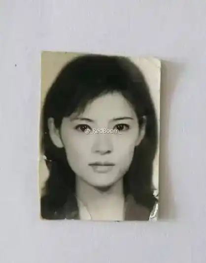redboom:母上大人28岁时拍的证件照@sonder阿:我妈16岁本文由"135