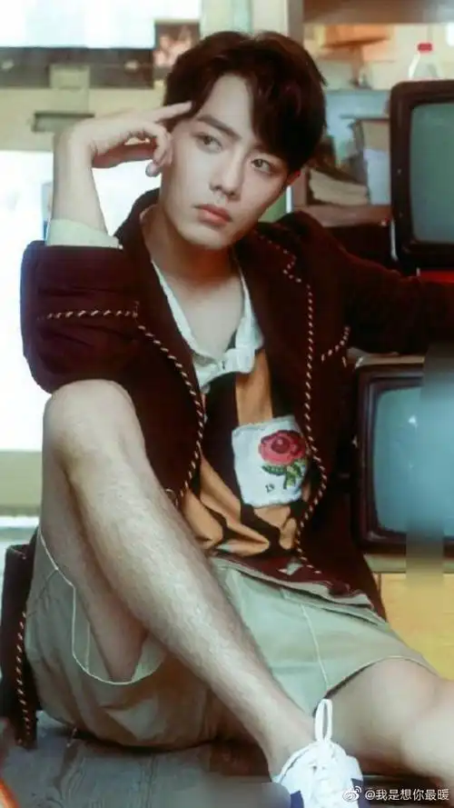 苏战超话#肖战#肖战,腿毛照片来了,分享一下!