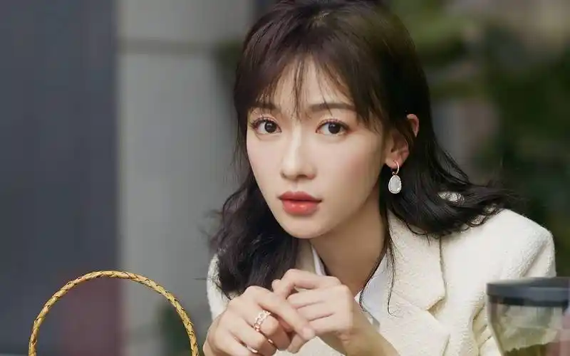 吴谨言新剧造型遭全民吐槽,粉丝喊话造型师:赶紧换发包!