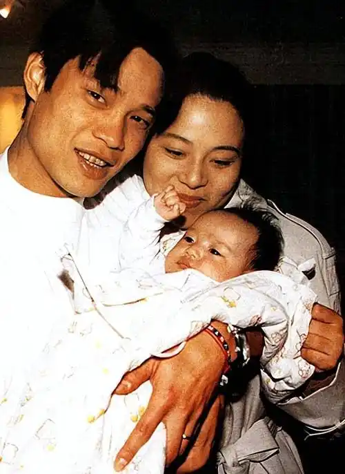 范志毅:情场"开挂",娶3任老婆个个漂亮,退役后不忘足球_国足_中国