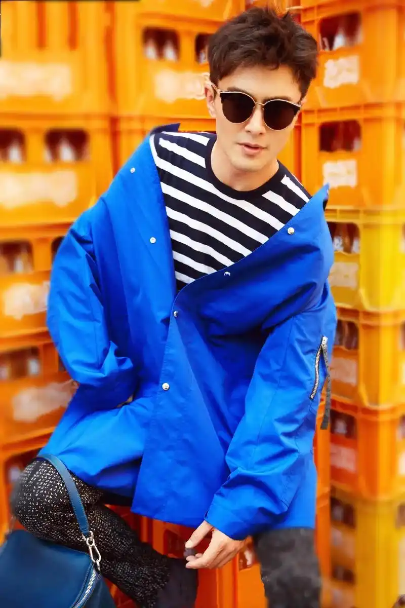 壁纸 蓝衣#高伟光 帅我一脸,同意抠1,不同意抠脚丫子98 - 抖音