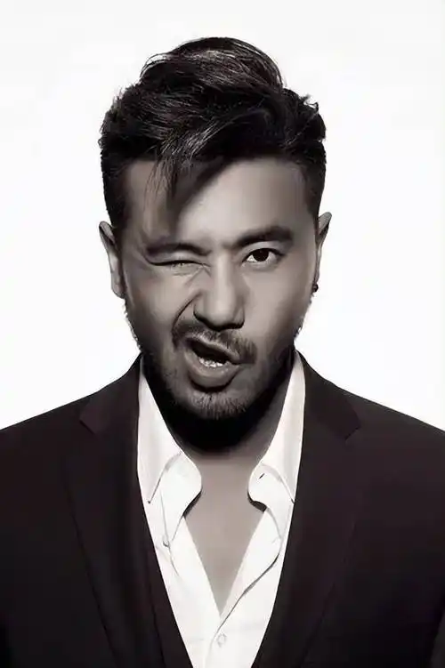 陈亦飞妻子是谭维维,现在40岁没孩子,平凡日子过得依旧很幸福!