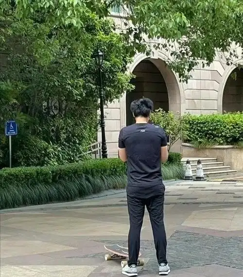 彭于晏刘嘉玲连夜逃离上海因抢位得罪李冰冰沦落到无戏可拍