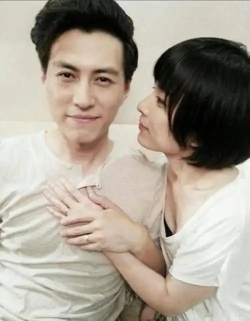 靳东老婆李佳个人简历东靳东老婆李佳个人简历年龄