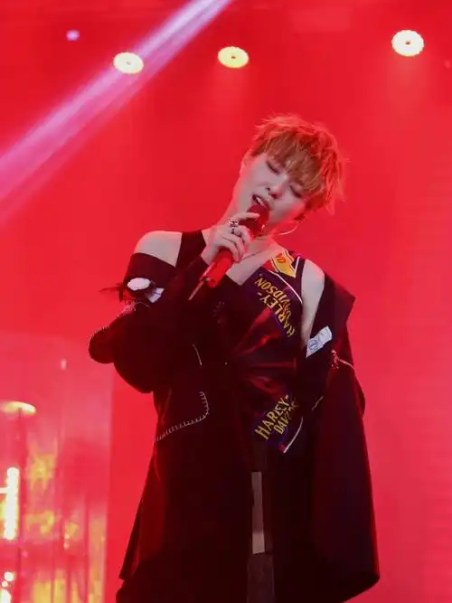 sunnee杨芸晴个人巡演上身clinchtanktop