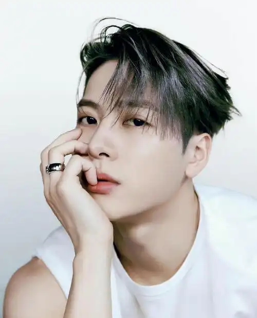 王嘉尔mac品牌代言人##王嘉尔四天连开三场海外签售