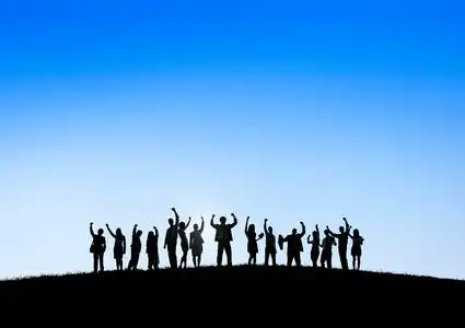 一群人剪影图片