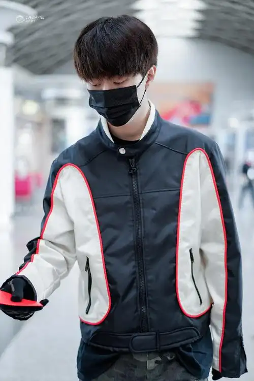 范丞丞机场顺毛造型