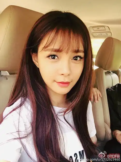 沈梦辰未ps照曝光 网友:脸咋了? 笑比哭难看