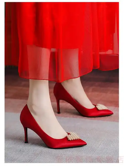 堇年锦尚韩版2021年新款绸缎爱心珍珠扣高跟鞋女细跟尖头红色新娘鞋单