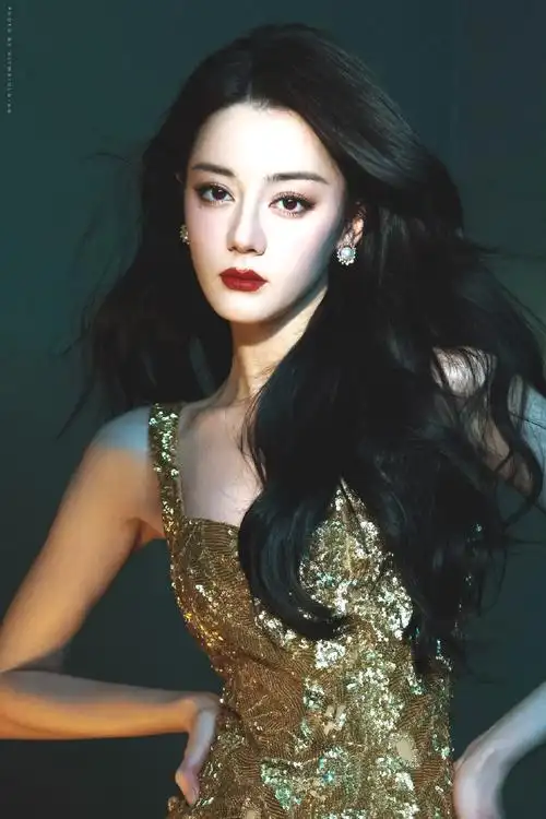 迪丽热巴高定首穿