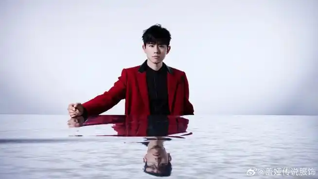 张杰超话@张杰身穿#盖娅传说#特别定制红色西装登台#奥运会资格系列赛