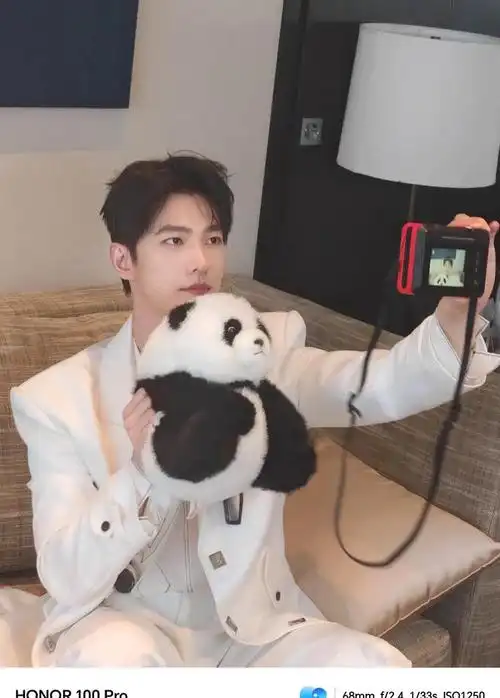 杨洋自拍视角肖奈大神颜值依旧坚挺