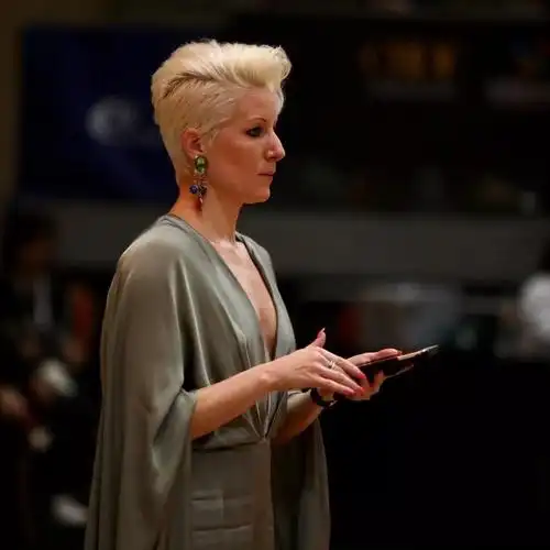 乔安娜与迈克分手后姐依旧是大女主