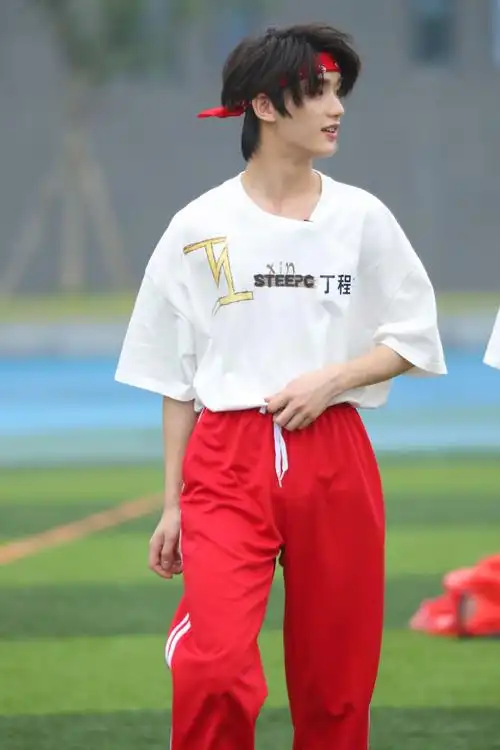 丁程鑫发带的神 67,元气满满,可可爱爱,一整个爱住了_高清图集_新浪