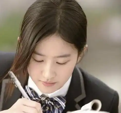 刘亦菲:开百万豪车住豪宅,人美心还善,为何至今单身独自一人