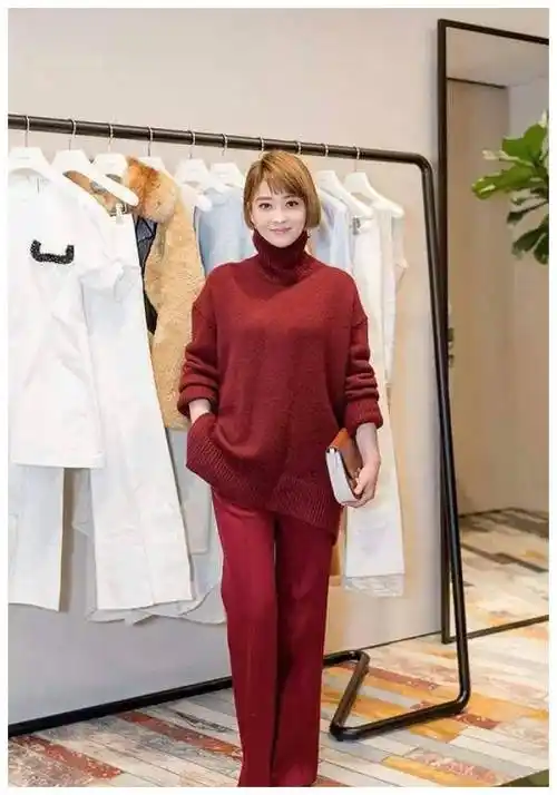 48岁梅婷新剪了波波头年轻15岁,穿毛衣 阔腿裤,美得像换了个人_显得