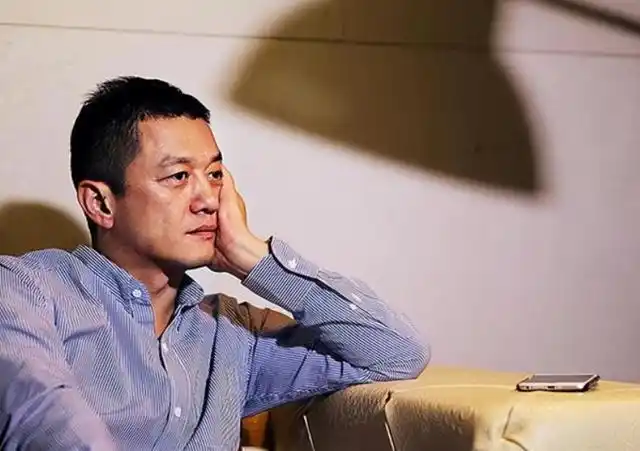 为了给李嫣治病李亚鹏多年都为了金钱烦忧,还大搞公益活动为同样的